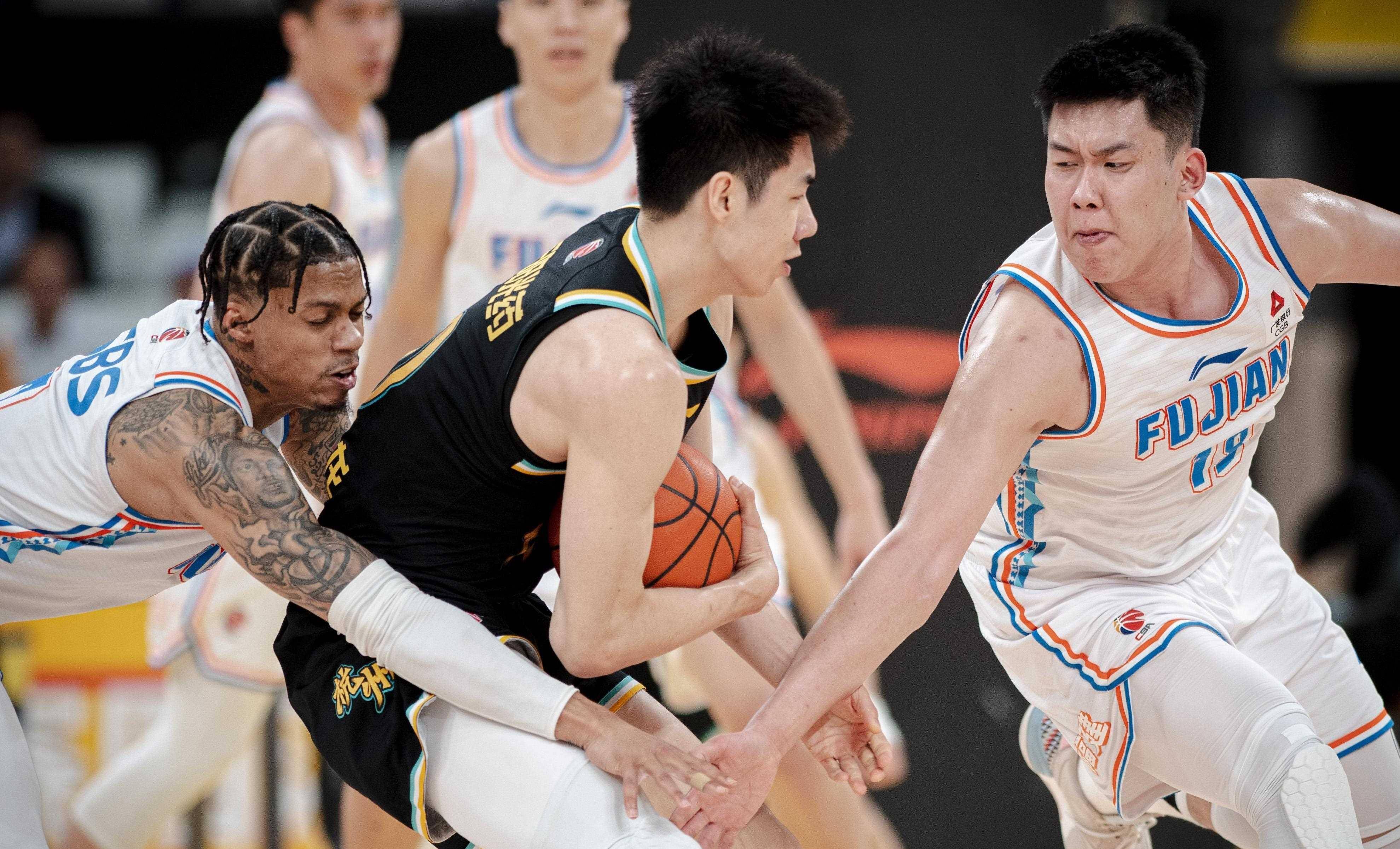 熊猫体育平台-清晨突围战来临，广厦男篮围绕欧超杯队长鼓劲，引发热议，数据趋势出现新变化