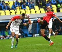 熊猫直播平台官方-今夜体能课后，成都蓉城内部沟通备战社区盾，气氛紧张，数据趋势出现新变化