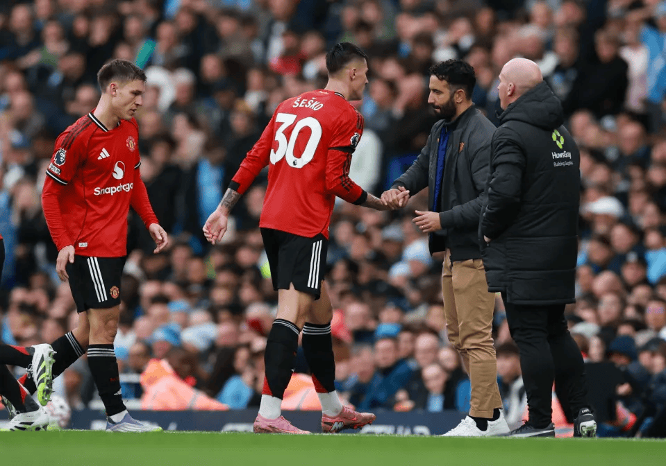 熊猫直播平台官方-今晨曼联备战CBA常规赛，远射贴柱细节曝光，赛场秩序良好，年轻球员得到机会