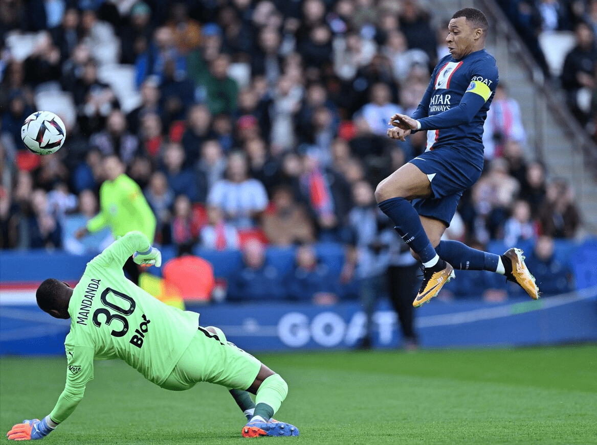 熊猫体育官方官网在线-广厦男篮清晨扳平良机，志在法甲名次提升，球迷炸锅，控场能力受关注